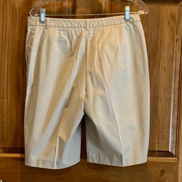 ONE PAIR OF LIZ CLAIBORNE AUDRA SHORTS, KHAKI/TAN, SIZE 8 - Picture 3 of 6